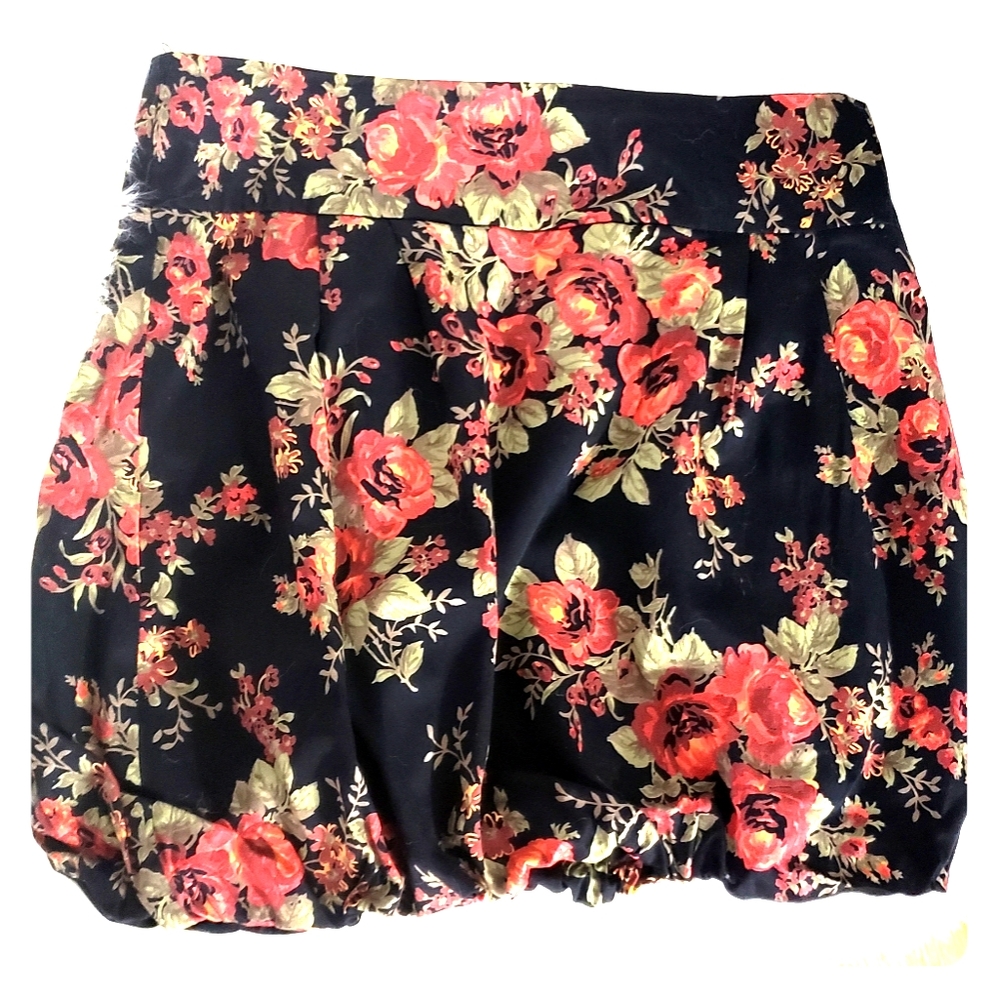 Floral mini skirt size 7 medium